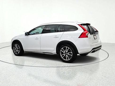 Used 2018 Volvo V60 T5 Cross Country AWD/4WD image 4