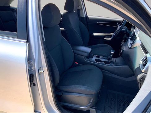 Used 2020 Kia Sorento L FWD image 9