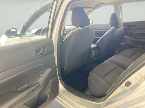 Used 2024 Nissan Altima 2.5 SV FWD image 14