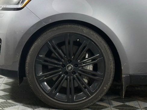 Certified 2025 Land Rover Range Rover SE image 12