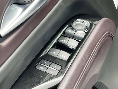 Used 2022 Cadillac Escalade Premium Luxury Platinum image 25