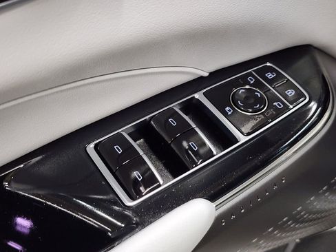 Used 2024 Cadillac Lyriq Sport image 18