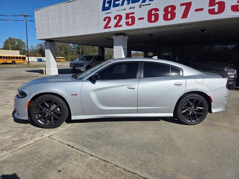 Used 2023 Dodge Charger R/T w/ Plus Group image 2