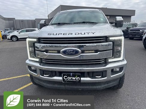 Used 2017 Ford F250 Lariat w/ Chrome Package image 8