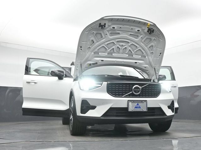 Used 2023 Volvo XC40 B5 Plus w/ Protection Package Premier AWD/4WD image 55