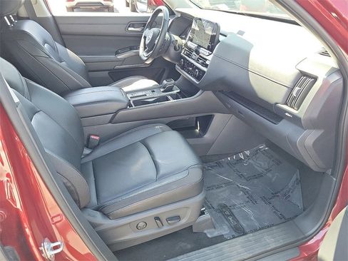 Certified 2023 Nissan Pathfinder SL image 18