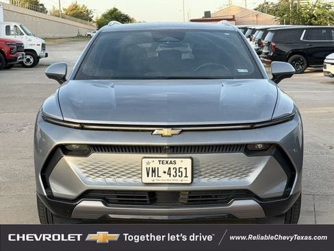 Used 2024 Chevrolet Equinox EV LT FWD image 2