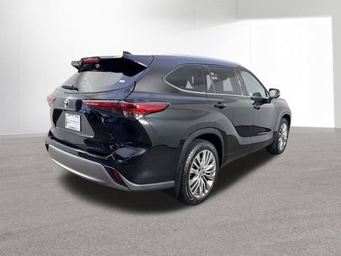 Used 2023 Toyota Highlander Platinum AWD/4WD image 37