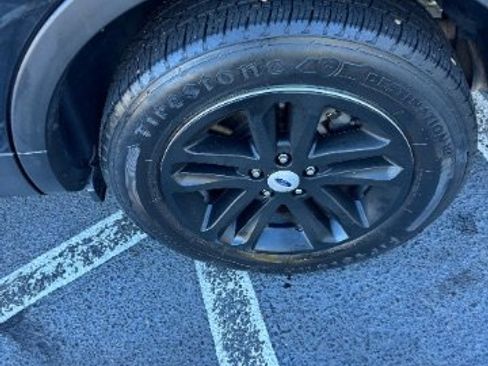 Used 2017 Ford Explorer XLT image 14