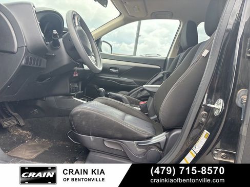 Used 2018 Mitsubishi Outlander ES AWD/4WD image 12