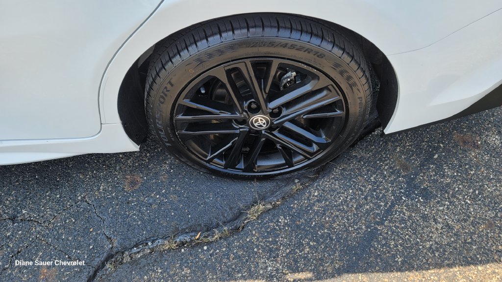 Used 2025 Toyota Camry SE FWD image 8