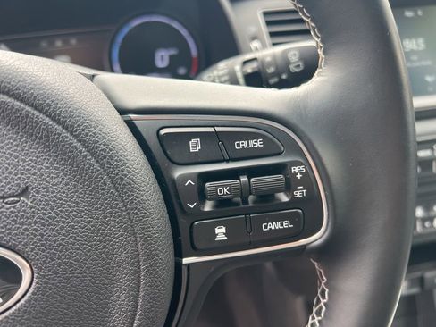 Used 2019 Kia Niro EX w/ Cold Weather Package 2.0 FWD image 15