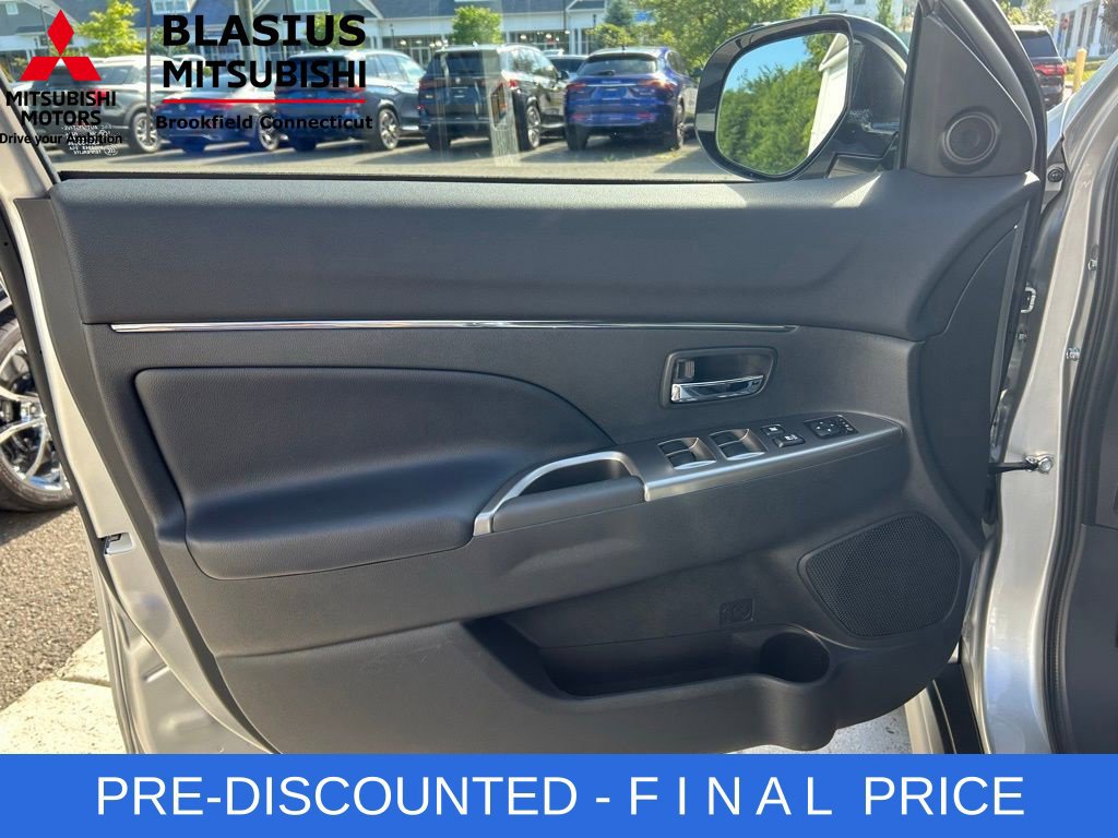 Used 2025 Mitsubishi Outlander Sport SEL AWD/4WD image 13