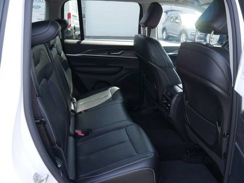 Used 2023 Jeep Grand Cherokee Limited AWD/4WD image 9