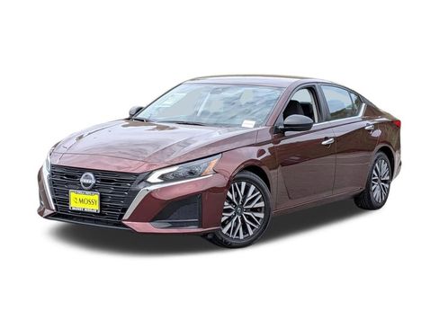 Used 2025 Nissan Altima 2.5 SV FWD image 1