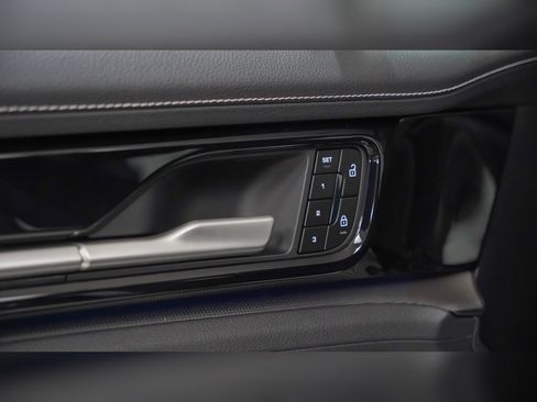 Certified 2025 Porsche Panamera 4 image 21