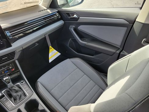 New 2026 Volkswagen Jetta SE FWD image 4