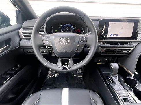 Used 2026 Toyota Camry SE image 6
