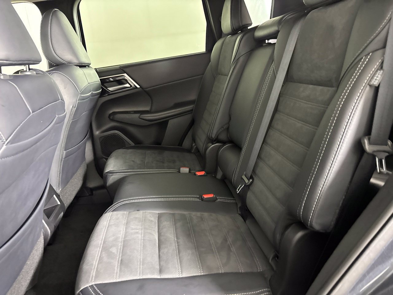 Used 2024 Mitsubishi Outlander SE FWD image 24