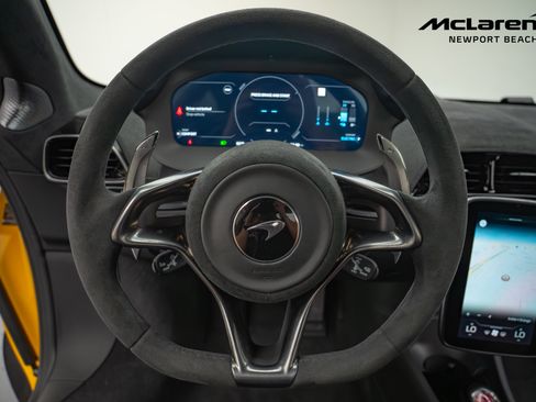 Used 2024 McLaren Artura image 24