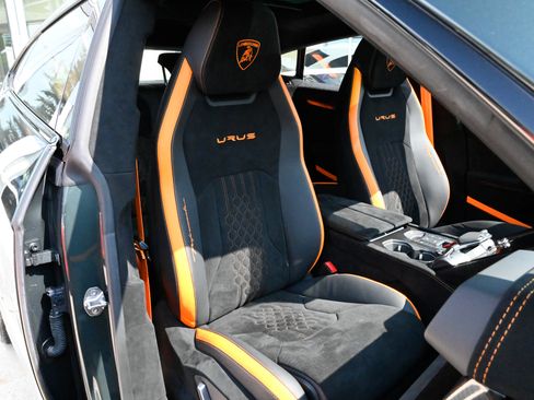 Used 2024 Lamborghini Urus Performante AWD/4WD image 58
