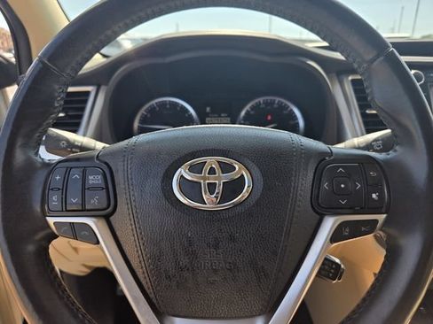 Used 2019 Toyota Highlander Limited FWD image 24