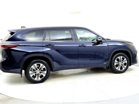 New 2026 Toyota Highlander XLE image 6