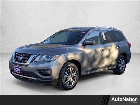 Used 2019 Nissan Pathfinder SV image 1