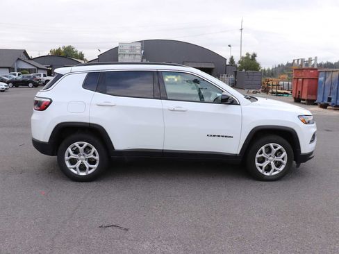 Used 2024 Jeep Compass Latitude AWD/4WD image 4