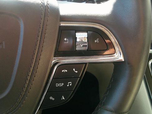 Used 2019 Lincoln Continental Select image 40