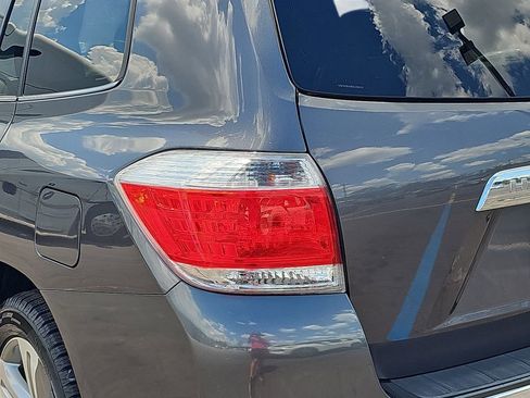 Used 2013 Toyota Highlander Limited FWD image 35
