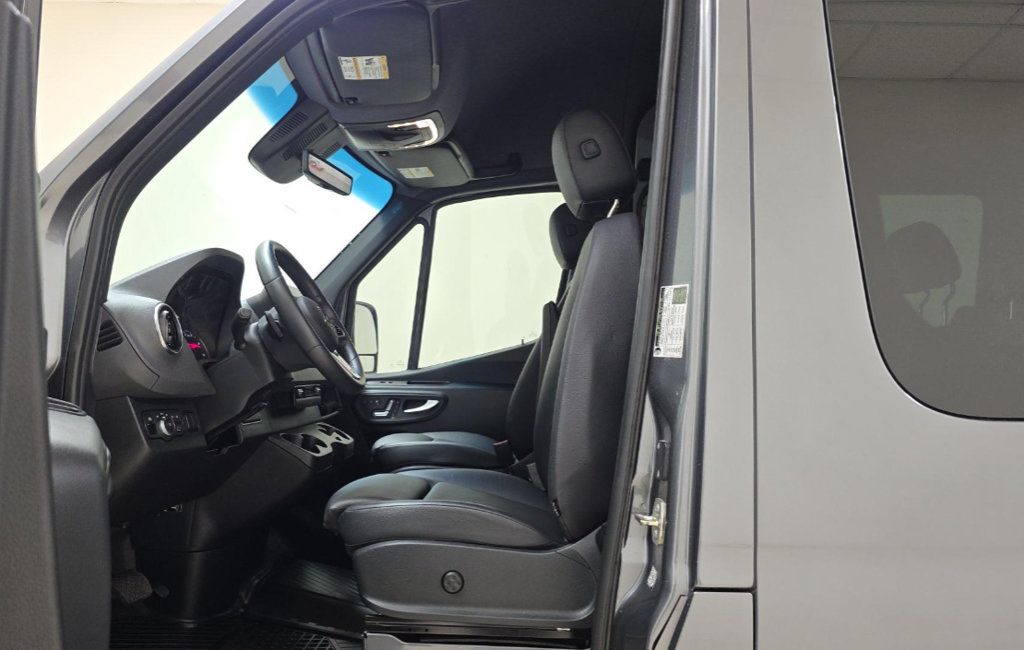 Used 2024 Mercedes-Benz Sprinter 2500 image 7