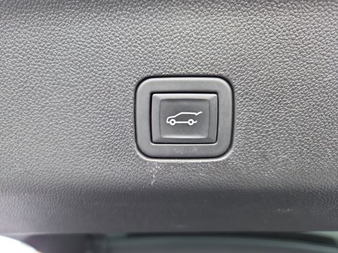 Used 2024 GMC Yukon SLT image 39