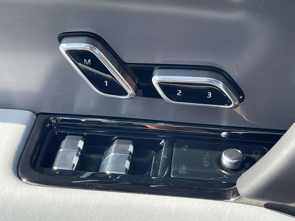New 2027 Land Rover Range Rover Sport SE AWD/4WD image 32