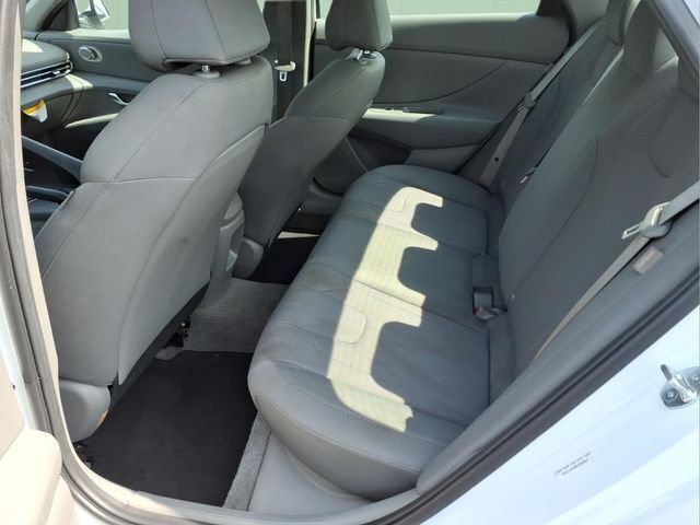 Used 2025 Hyundai Elantra SE FWD image 17