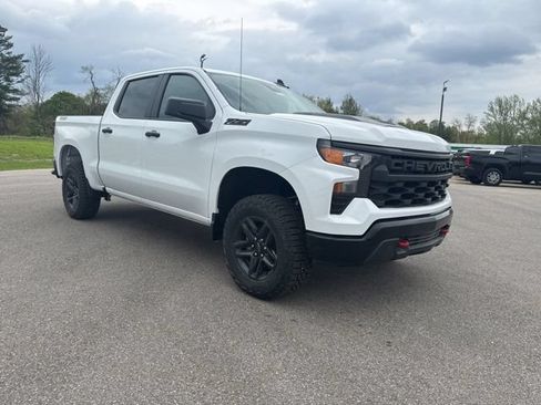 New 2026 Chevrolet Silverado 1500 Custom Trail Boss w/ LPO, Dark Essentials Package AWD/4WD image 9