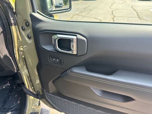 Used 2025 Jeep Wrangler Unlimited Rubicon 392 AWD/4WD image 41