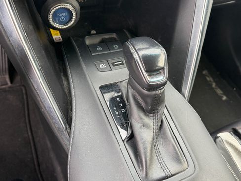Used 2021 Toyota Venza LE w/ Carpet Mat Package (TMS) AWD/4WD image 10