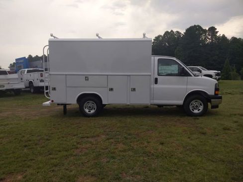 New 2025 GMC Savana 3500 Work Van w/ Power Convenience Package image 10