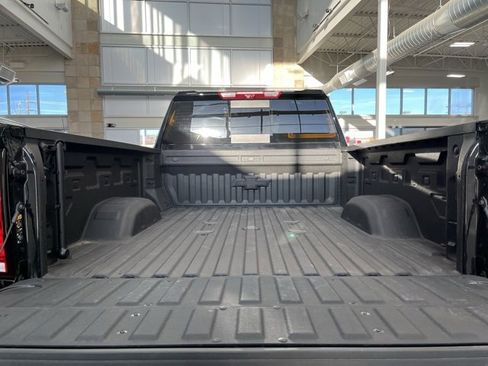 Used 2025 Chevrolet Silverado 2500 ZR2 w/ Technology Package image 13