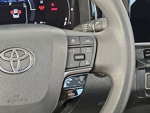 Used 2025 Toyota Camry LE w/ Convenience Package image 31