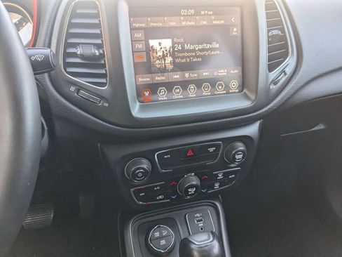 Used 2019 Jeep Compass Trailhawk image 25