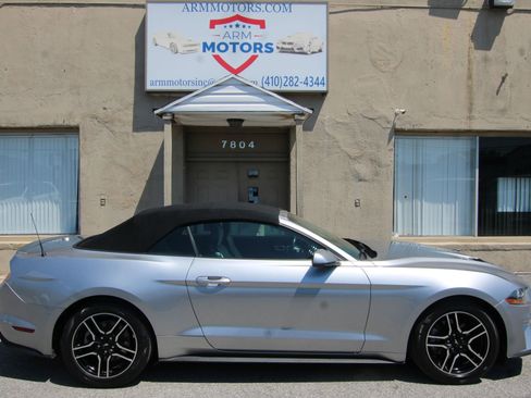 Used 2020 Ford Mustang Premium RWD image 4