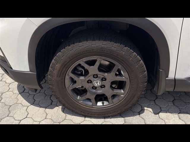 Certified 2025 Honda Pilot TrailSport image 19