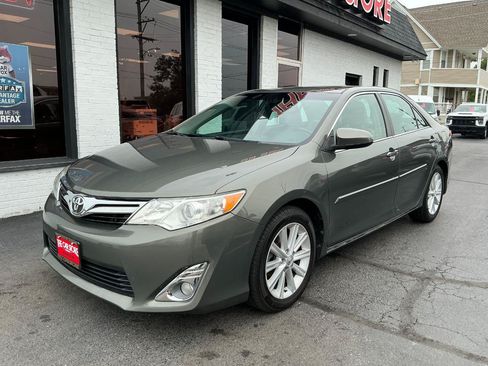 Used 2014 Toyota Camry XLE w/ Leather Package FWD image 2
