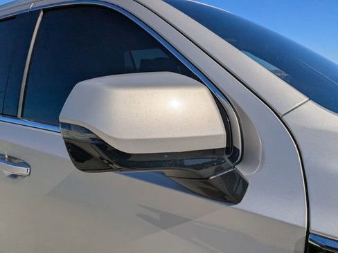 Used 2021 GMC Yukon SLT w/ SLT Premium Package image 11