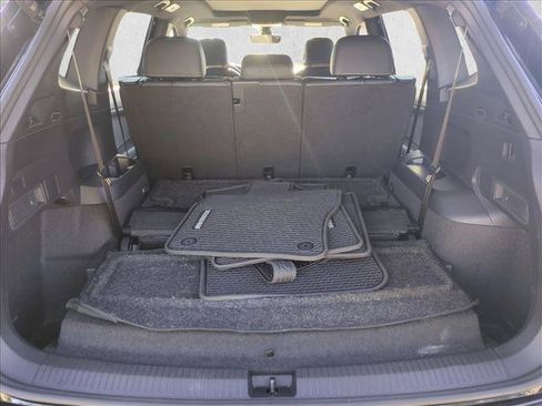 Used 2024 Volkswagen Tiguan SE R-Line FWD image 6