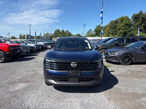 Used 2025 Nissan Kicks SV w/ SV Premium Package AWD/4WD image 3