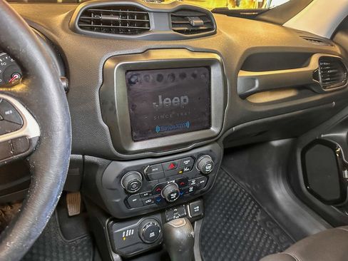 Used 2023 Jeep Renegade Altitude w/ Convenience Group I AWD/4WD image 12