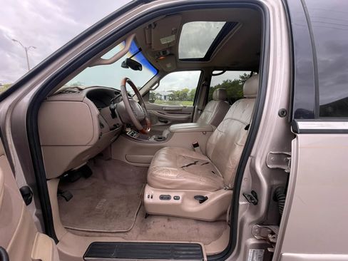 Used 2001 Lincoln Navigator 4WD image 22